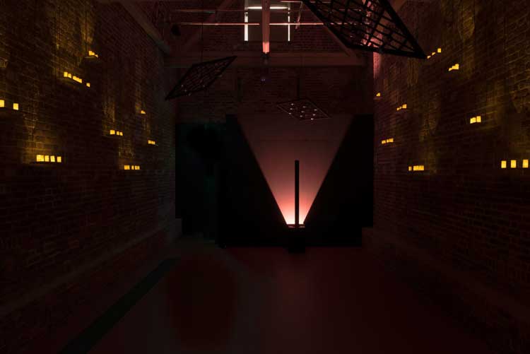Brian Eno, Making gardens out of silence in the uncanny valley, 2022. Sound installation. Back to Earth exhibition at Serpentine North, 22 June – 18 September 2022. Installation view. © readsreads.info. Courtesy Serpentine.
