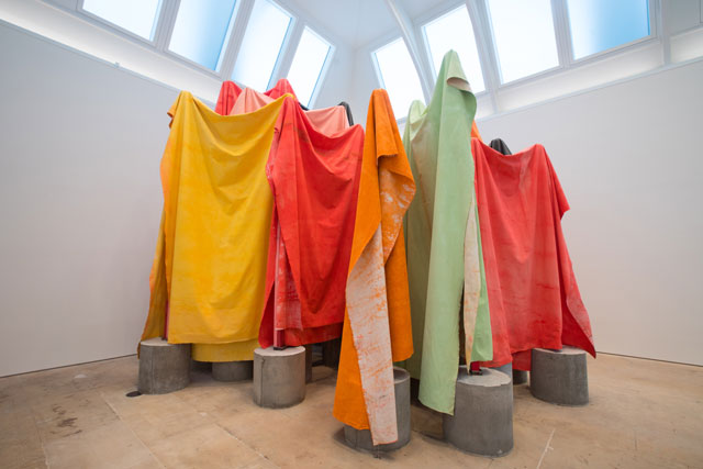 Phyllida Barlow. untitled: canvasracks; 2019. Installation view, cul-de-sac, Royal Academy of Arts. Artwork courtesy the artist and Hauser & Wirth. © Phyllida Barlow. Photo: © Royal Academy of Arts, London. Photo: David Parry.