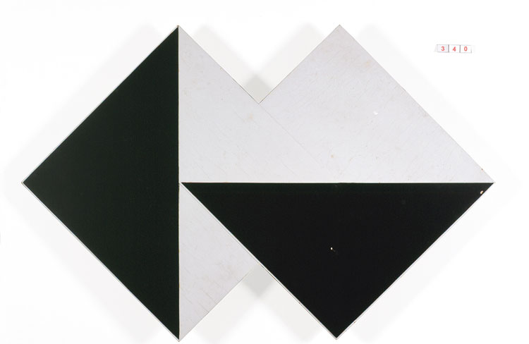 Lygia Clark. Superficie Modulada (Modulated Surfaces), 1958/1984. Industrial ink on wood, 42 x 63 cm. Photo: Marcelo Ribeiro Alvares Corrêa. Courtesy of Associacão Cultural O Mundo de Lygia Clark.