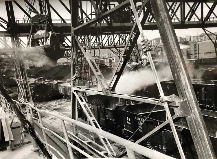 Lisetta Carmi, Genoa - Port, 1964. © Martini & Ronchetti. Courtesy Archivio Lisetta Carmi.