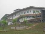 View of Phase II of the Xiangshan Campus. Here the building &lsquo;becomes&rsquo; the mountain with its &lsquo;flying&rsquo; corridor being externalised and revealed to the public.
