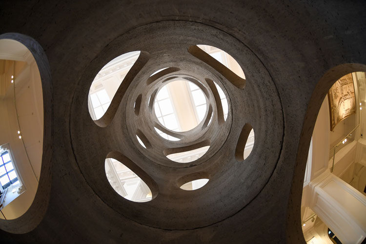 Alexandre da Cunha, Figurehead II, 2020. Concrete, 600 x 180 x 180 cm (236 1/4 x 70 7/8 x 70 7/8 in). © Alexandre da Cunha. Courtesy the artist, The Box, Plymouth, and Thomas Dane Gallery. Image by Finnbarr Webster/Getty, courtesy of The Box, Plymouth.