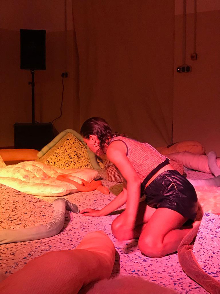 Fernanda Muñoz-Newsome, performance, E-Werk Luckenwalde 2019. Photo: Anna McNay.