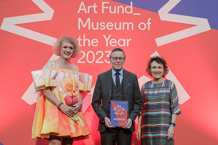 Sir Grayson Perry, artist; Duncan Dornan, Head of Museums and Collections for Glasgow Life; and Jenny Waldman, Director of Art Fund. Photo: © Hydar Dewachi/Art Fund 2023.