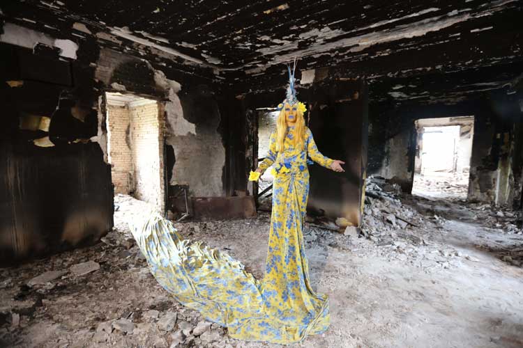 Hellen Rose, performance at Central House of Culture, Irpin. Ukrainistan film still, 2022. © the artist.