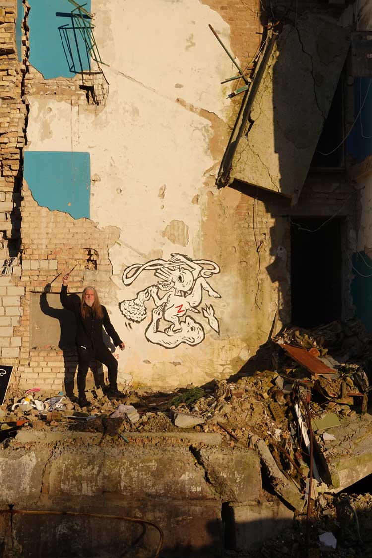 George Gittoes, Russian Monster mural, Borodyanka, 2023, adjacent to Judo mural by Banksy. © the artist.