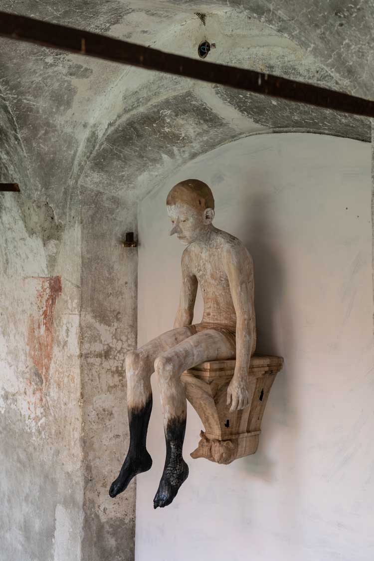 Bruno Walpoth, Pinnochio at Castel Gardena. Image courtesy Biennale Gherdëina 8.