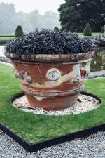 Jenny Holzer. Black Pots, 2017. SOFTER: Jenny Holzer at Blenheim Palace, Blenheim
Palace, Woodstock, UK, 2017 © 2017 Jenny Holzer, member Artists Rights Society (ARS), NY. Photograph: Edd Horder.