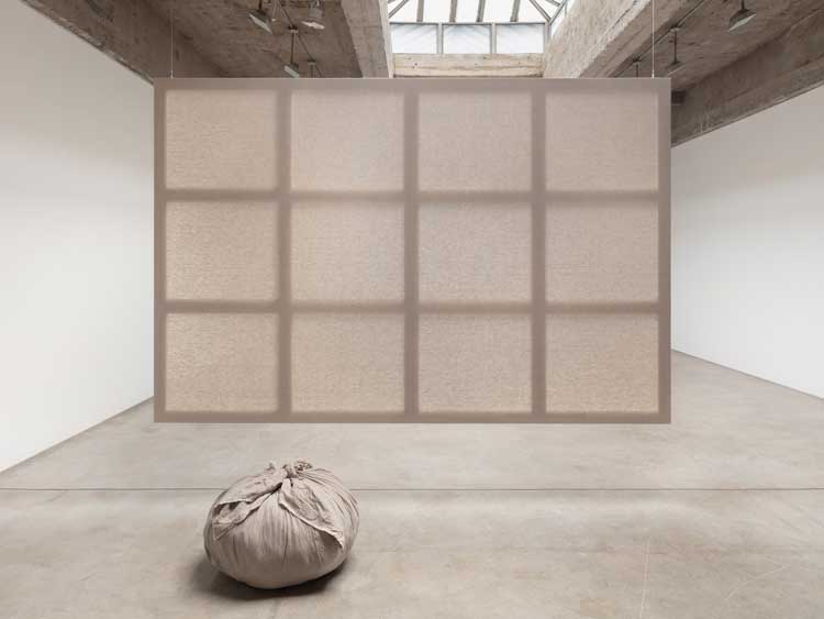 Kimsooja, Meta-Painting, 2024. Linen canvas stretched on wooden frame, bottari made of linen canvas and used linen clothes, 200 x 300 x 3 cm (painting), 48.3 x 73.7 x 71.1 cm (bottari). Courtesy the artist and Tanya Bonakdar Gallery, New York / Los Angeles.