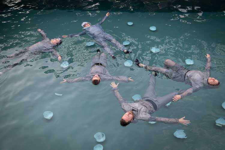 What Happens With a Dead Fish? (installation-performance), Lina Lapelytė, Kunstenfestivaldesarts, Brussels, 2021. Photo: Bea Borgers. Courtesy the artist and Kunstenfestivaldesarts.