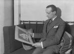 Portrait de Robert Mallet-Stevens, vers 1924. Photo D.R. Centre Pompidou, Mnam-Cci, Bibliothèque Kandinsky, fonds Mallet-Stevens. ©ADAGP, 
        2004, Paris