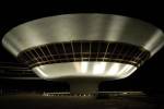 Oscar Niemeyer. <em>Museu de Arte Contempor&acirc;nea de Niter&oacute;i</em> [Niter&oacute;i Museum of Contemporary Art], Niter&oacute;i, Brazil (1996). Photograph &copy; Official images/MAC-Niter&oacute;i.