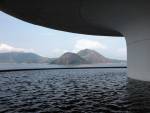 Oscar Niemeyer. <em>Museu de Arte Contempor&acirc;nea de Niter&oacute;i</em> [Niter&oacute;i Museum of Contemporary Art], Niter&oacute;i, Brazil (1996). Photograph &copy; Official images/MAC-Niter&oacute;i.