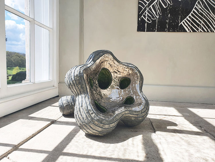 Nicholas Pope. Silver Washbasin, 2002. Glazed ceramic, 50 x 53 x 64 cm. © The Artist, Courtesy: New Art Centre, Wiltshire & The Sunday Painter.