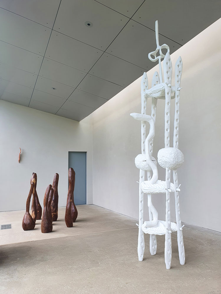 Nicholas Pope. The Vicar, 1997. Carved and painted wood, 280 x 60 x 54 cm. © The Artist, Courtesy: New Art Centre, Wiltshire & The Sunday Painter.