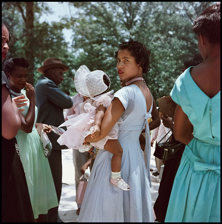 Gordon Parks. Untitled, Shady Grove, Alabama, 1956. Courtesy of The Gordon Parks Foundation, New York and Alison Jacques Gallery, London. © The Gordon Parks Foundation.