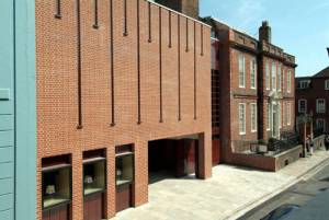 Front of Pallant House Gallery. &nbsp;Photographer Anne-Katrin Purkiss (2006). 