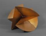 Lygia Clark. Machine–Medium, 1962. Golden aluminum, approx. 48.2 x 66.1 x 61 cm. Coleccíon Patricia Phelps de Cisneros. 
© The World of Lygia Clark Cultural Association.
