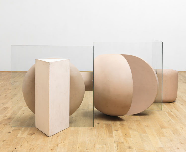Tim Scott, Dulcimer, 1961–64/65. Wood, fibreglass and glass, 91.5 × 305 × 91.5 cm. Photo: © Tate