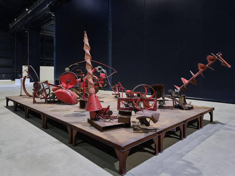 Jean Tinguely. Plateau agriculturel, 1978. Installation view, Pirelli HangarBicocca, Milan, 2024. Museum Tinguely, Basel. Donation
Micheline und Claude Renard. A cultural commitment of Roche. Courtesy Pirelli HangarBicocca, Milan. Jean Tinguely: © SIAE, 2024. Photo: Agostino Osio.