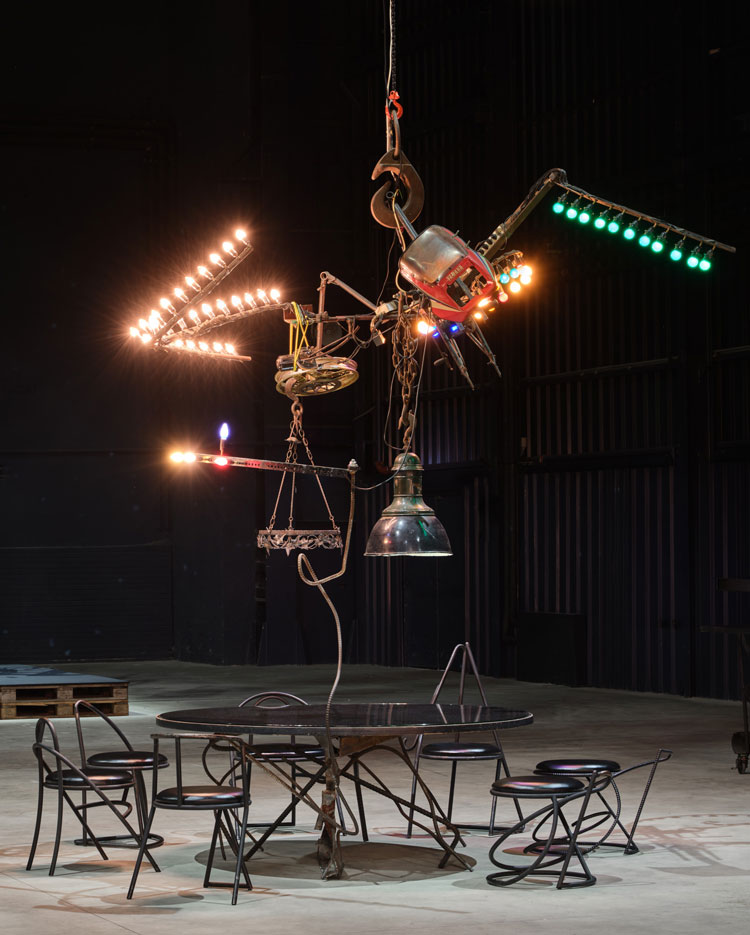 Jean Tinguely, Café Kyoto, 1987. Museum Tinguely, Basel. Donation Niki de Saint Phalle. A cultural commitment of
Roche. Courtesy Pirelli HangarBicocca, Milan. Jean Tinguely: © SIAE, 2024. Photo: Agostino Osio.