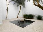 Lee Ufan. Relatum - Rest, 2013. Gravel, glass, steel, stone. Glass 250 x 250 x 2 cm; Steel 250 x 250 x 2 cm; Stone 70 x 70 x 70cm.
© the artist. Courtesy of Lisson Gallery, London. Photograph: Jack Hems.