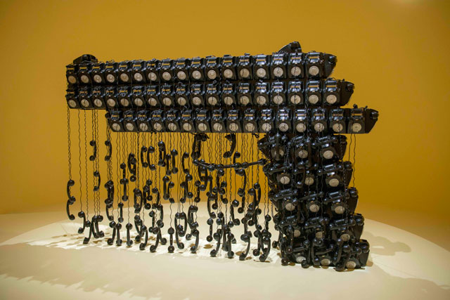 Joana Vasconcelos. Call Center, 2014-16. Analogue telephones, metallized and thermo-lacquered mild steel, sound system, oscillators driven by microcontroller, 210 x 80 x 299 cm. Music: Call Center: Electroacoustic Symphony for 168 Telephones, composed by Jonas Runa, 20